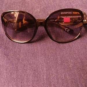 Foster Grant Black Oversized Sunglasses